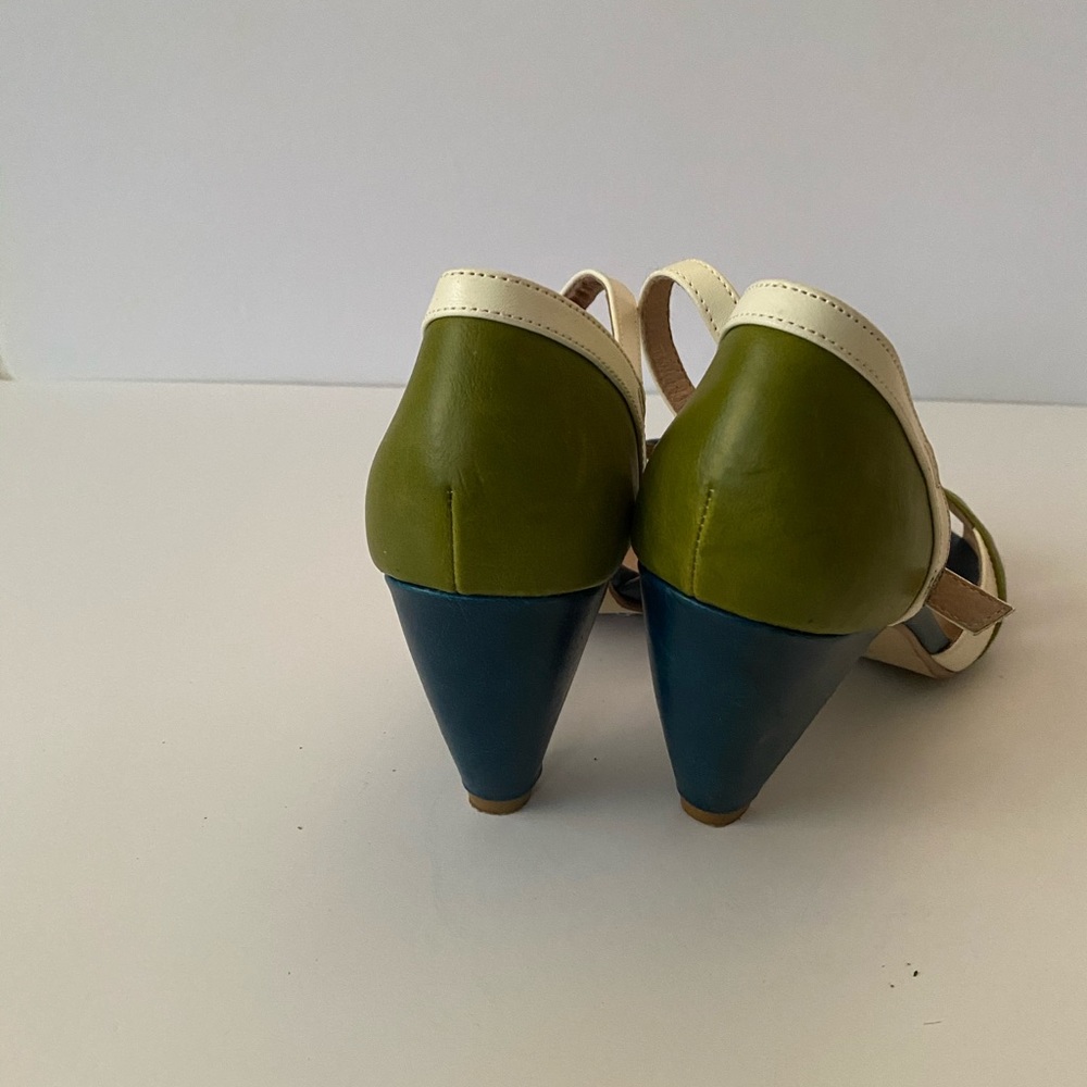 Sandals - Picture 2 of 4